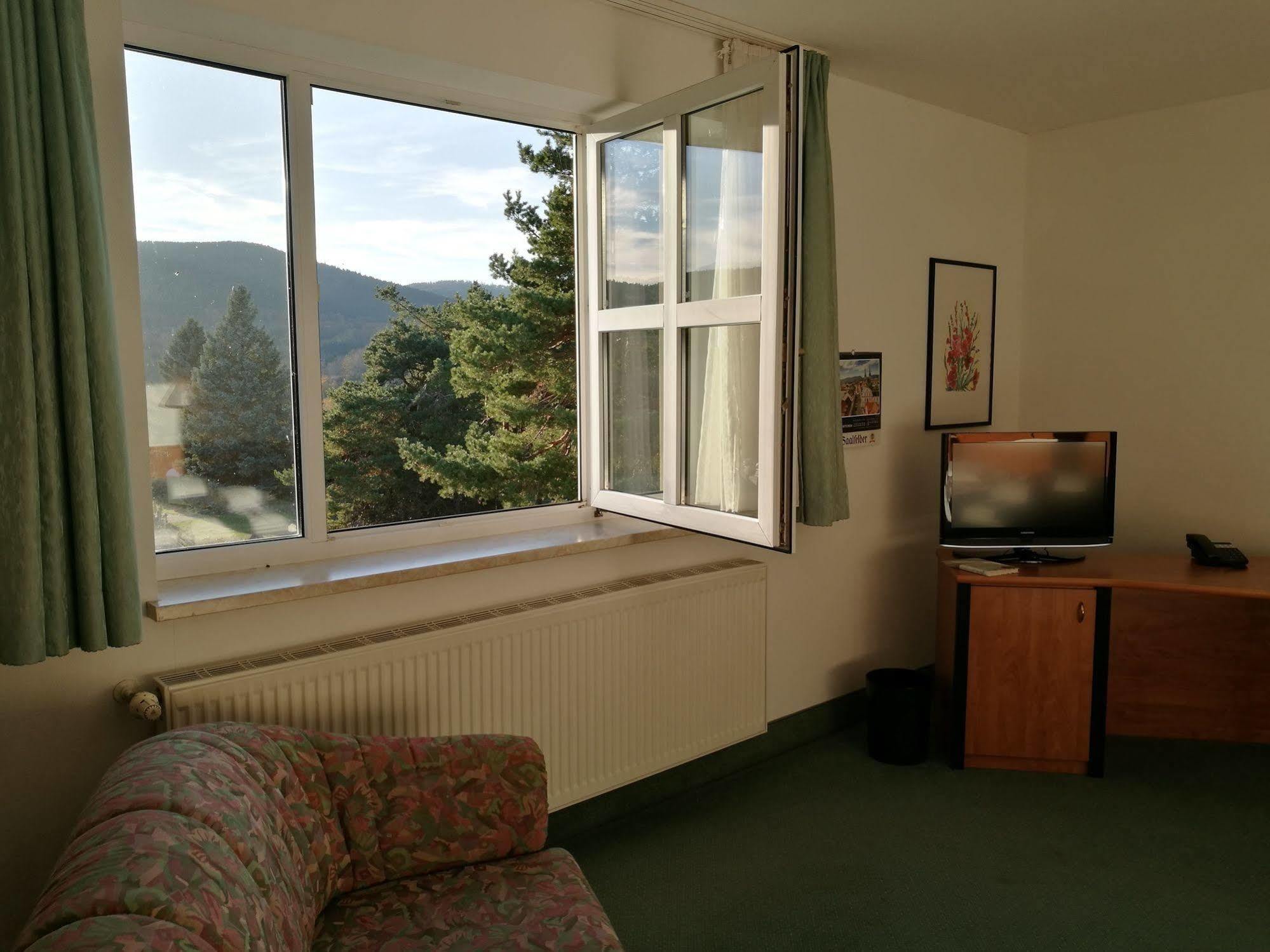 Hotel & Restaurant Bergfried Saalfeld Saale 外观 照片