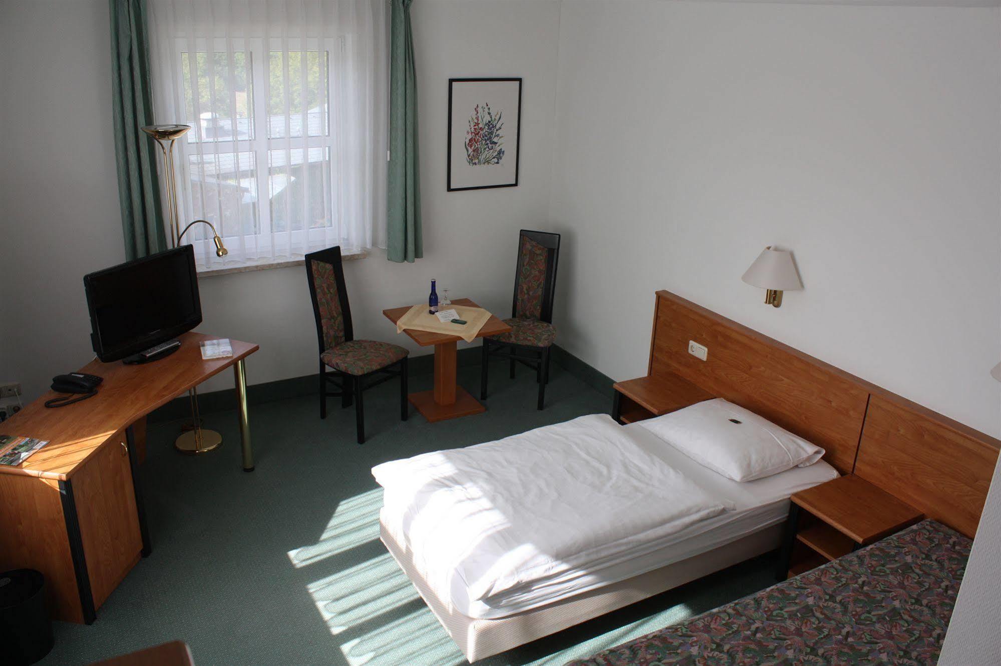 Hotel & Restaurant Bergfried Saalfeld Saale 外观 照片