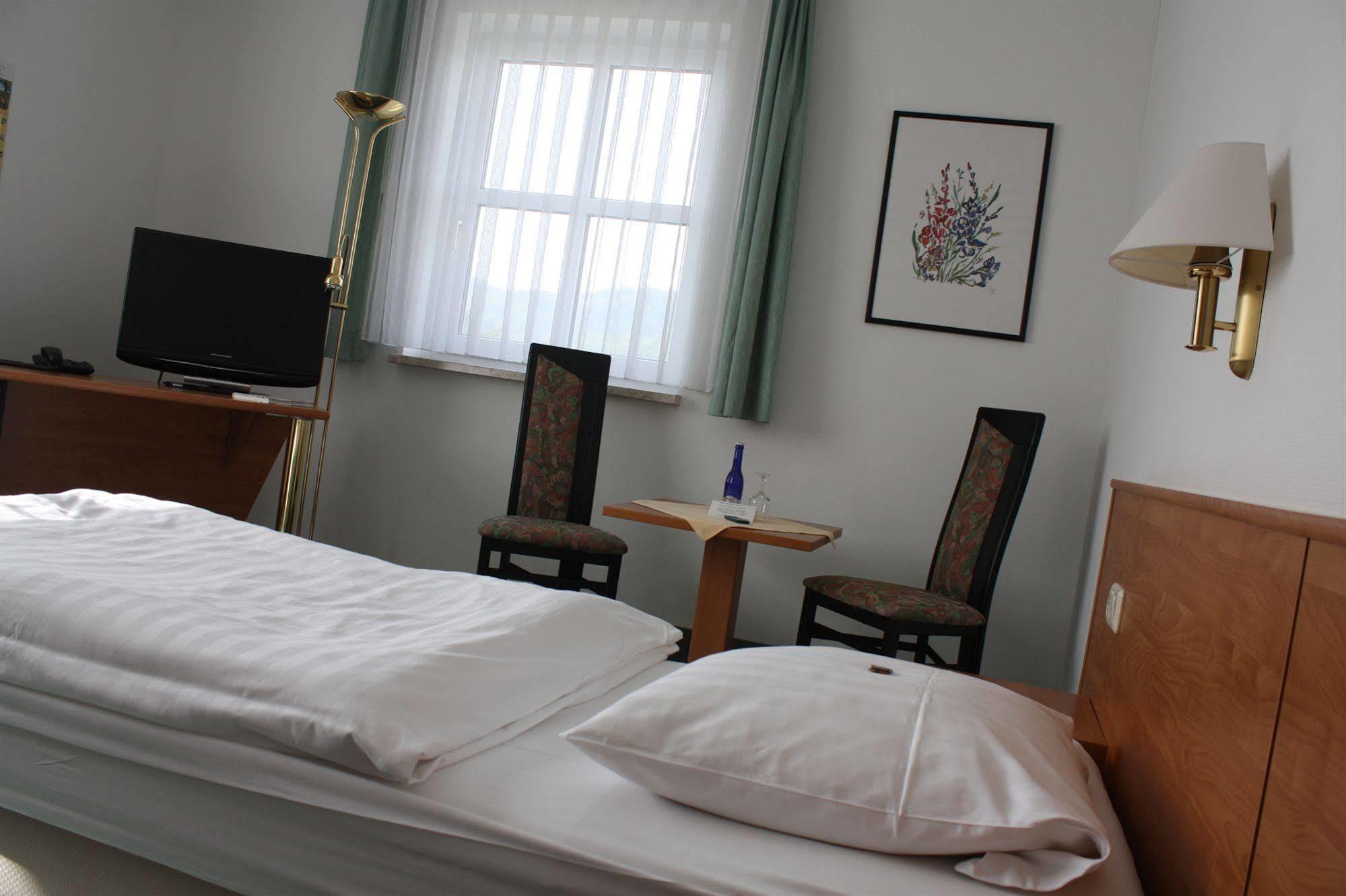Hotel & Restaurant Bergfried Saalfeld Saale 外观 照片